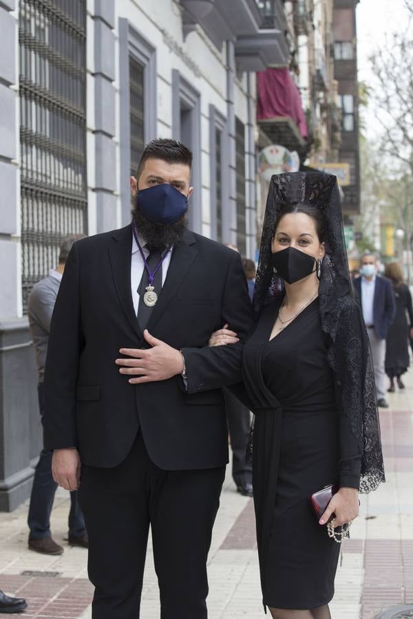 Semana Santa de Sevilla 2021: Las mantillas engalanan el Jueves Santo (I)