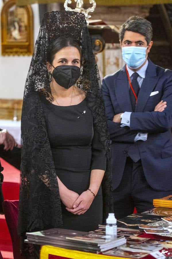 Semana Santa de Sevilla 2021: Las mantillas engalanan el Jueves Santo (I)