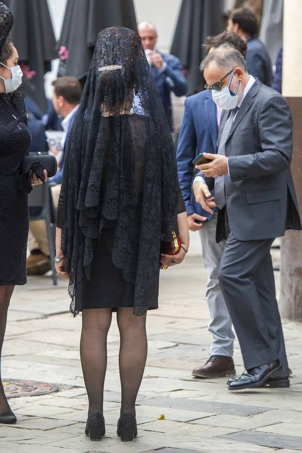 Semana Santa de Sevilla 2021: Las mantillas engalanan el Jueves Santo (I)