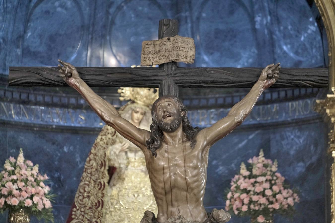 Semana Santa de Sevilla 2021: las imágenes del Cachorro en el Viernes Santo