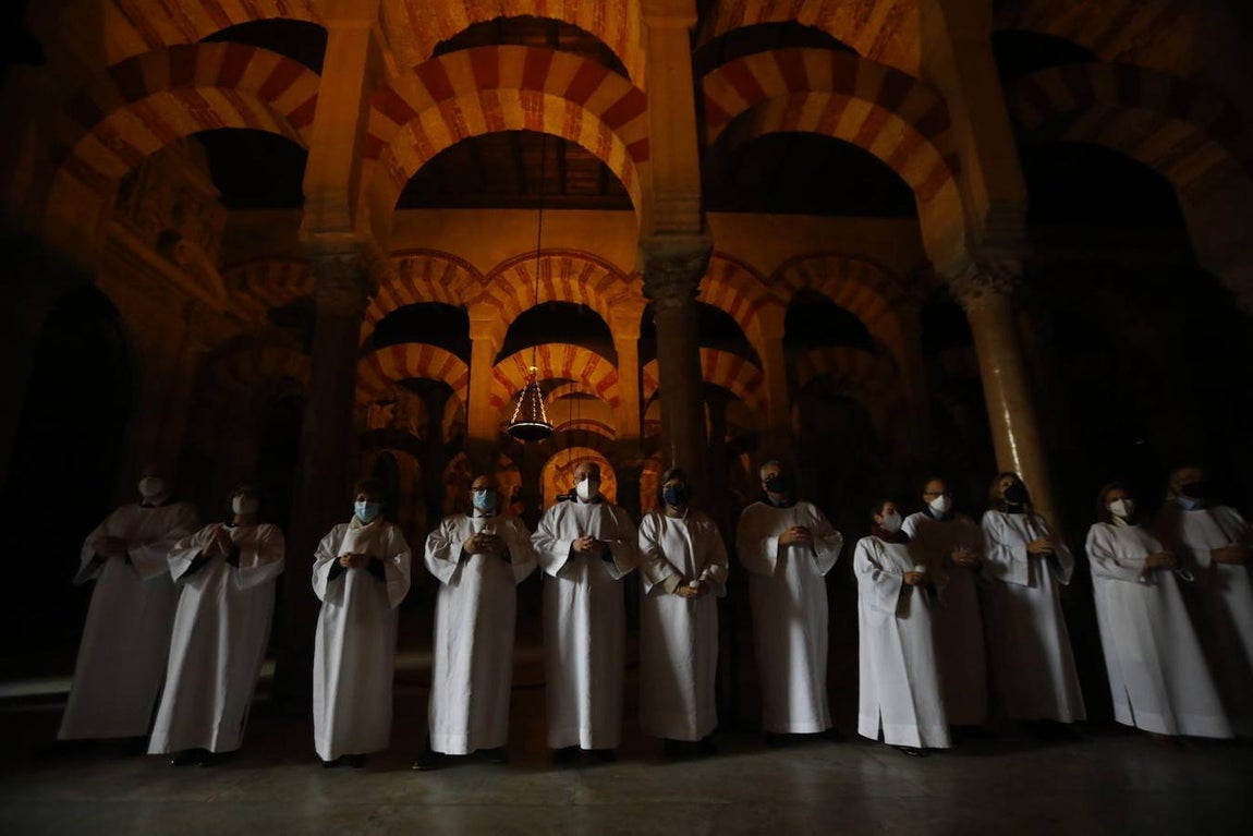 La Vigilia Pascual en la Catedral de Córdoba, en imágenes