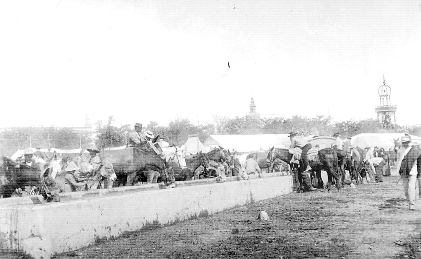 Abrevadero para los caballos en el Prado de San Sebastián en la Feria de Abril de Sevilla de 1915