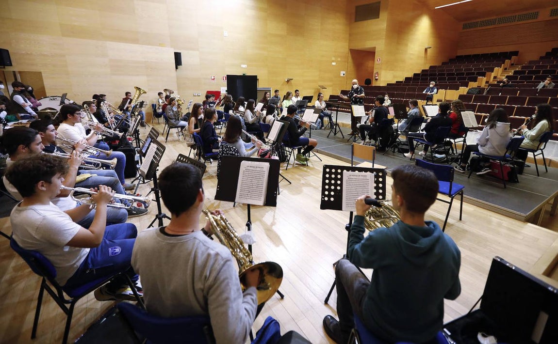 La clase magistral de la Orquesta de Córdoba en el conservatorio, en imágenes