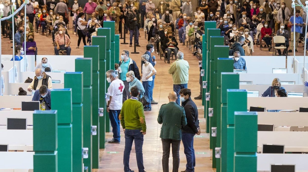 Arranca la vacunación en el Estadio de la Cartuja de Sevilla, que podría llegar a 15.000 personas diarias