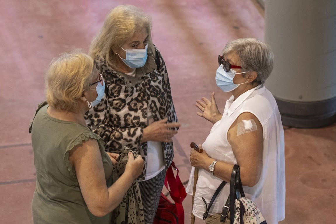 Vacunación masiva en el estadio de la Cartuja