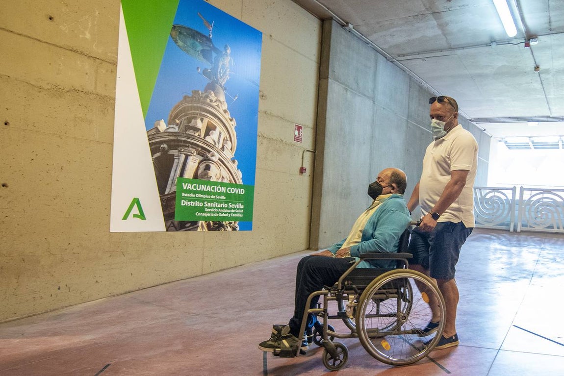 Vacunación masiva en el estadio de la Cartuja
