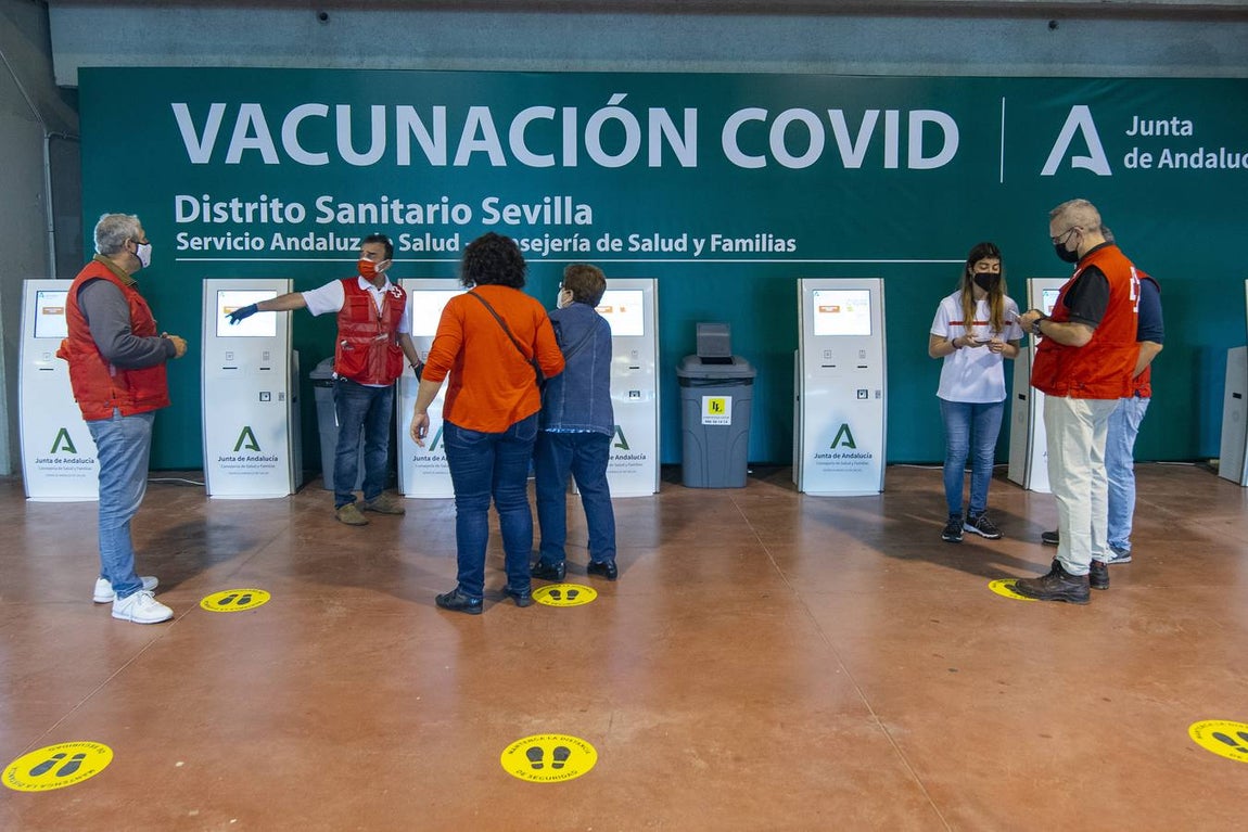 Vacunación masiva en el estadio de la Cartuja
