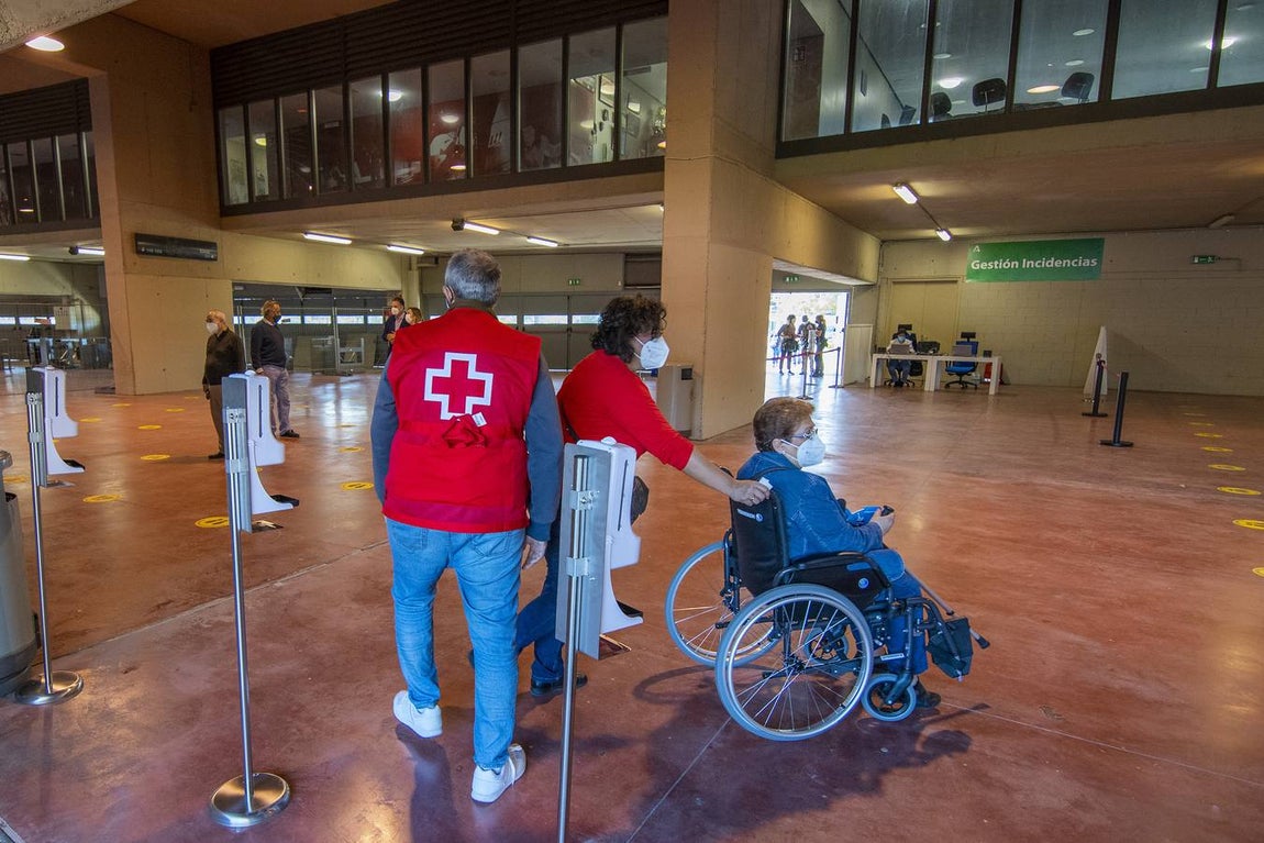 Vacunación masiva en el estadio de la Cartuja