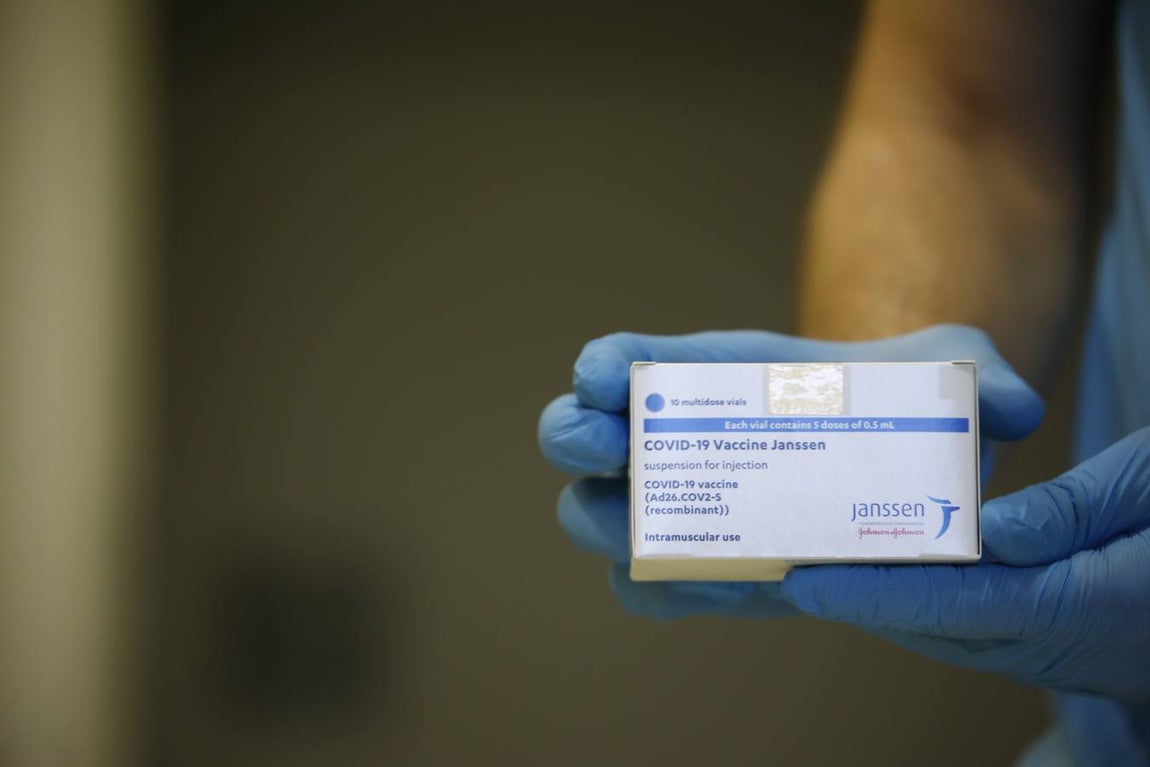 En imágenes, Córdoba suministra ya las primeras dosis de la vacuna Janssen