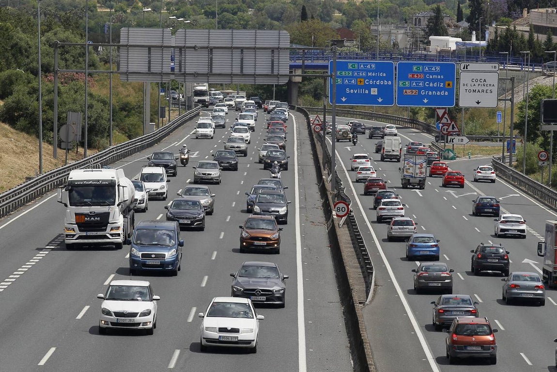 Tráfico intenso en la salida de Sevilla
