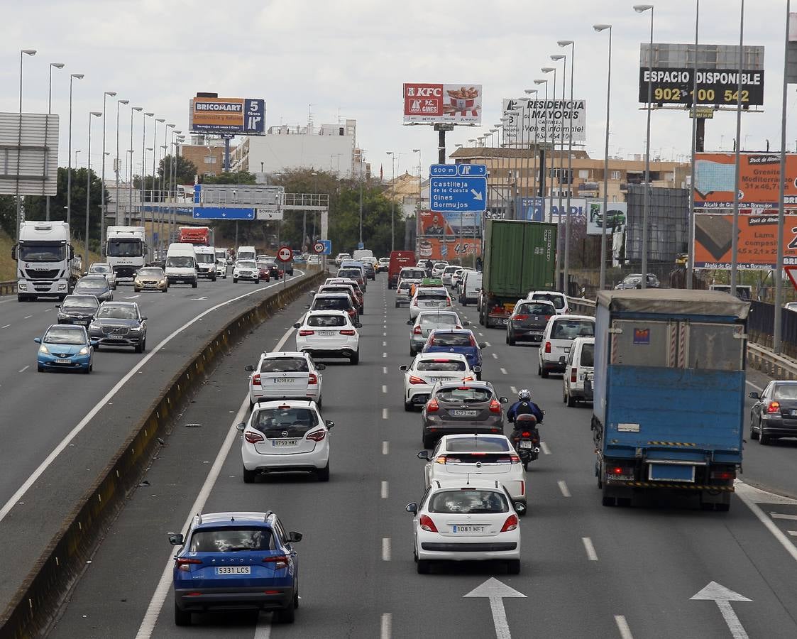 Tráfico intenso en la salida de Sevilla