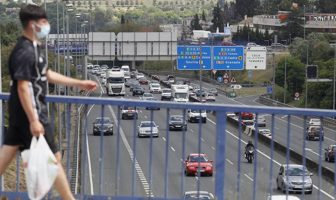 Tráfico intenso en la salida de Sevilla