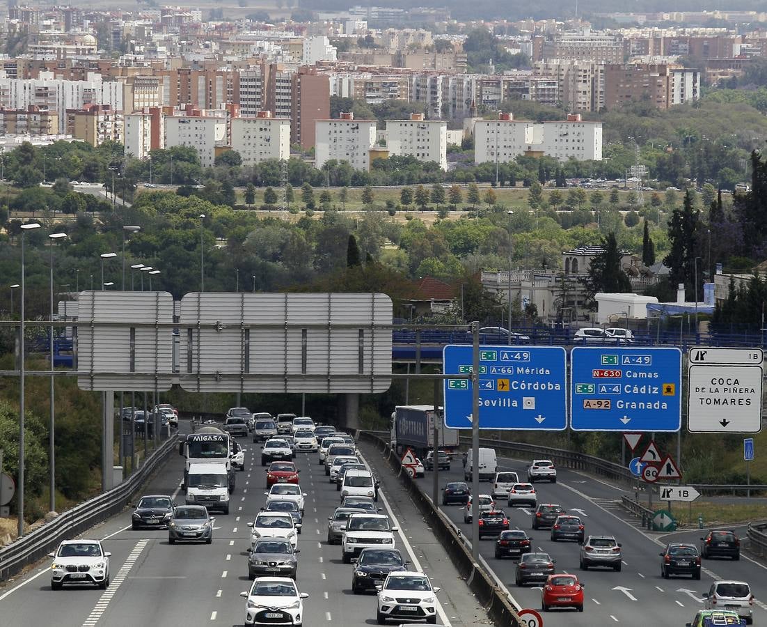 Tráfico intenso en la salida de Sevilla