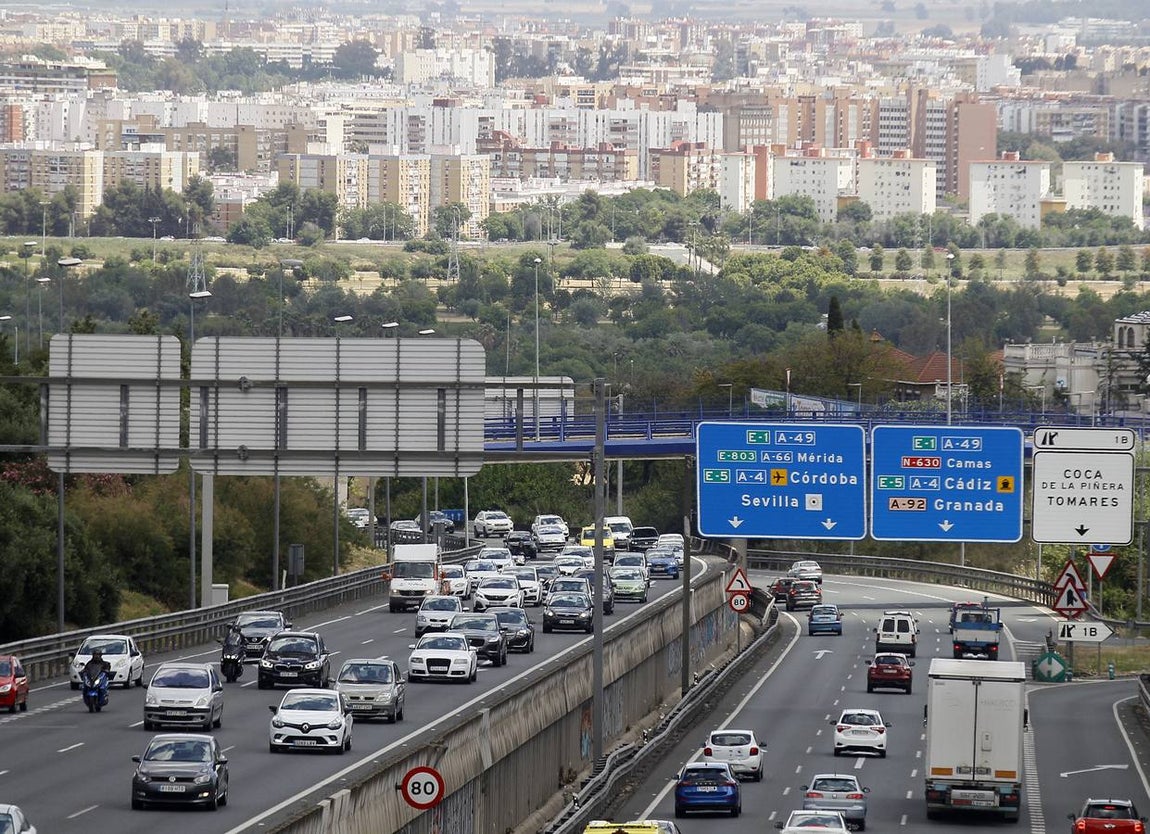 Tráfico intenso en la salida de Sevilla
