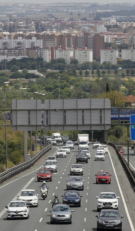 Tráfico intenso en la salida de Sevilla
