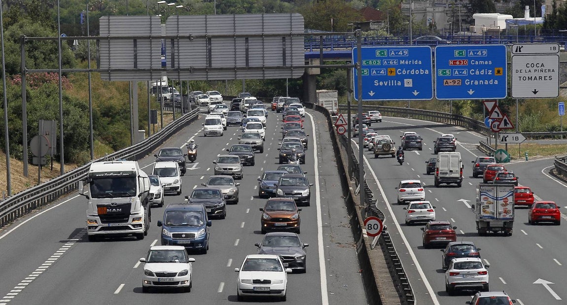 Tráfico intenso en la salida de Sevilla