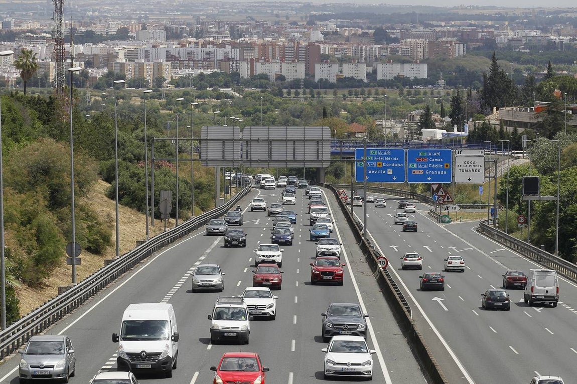 Tráfico intenso en la salida de Sevilla