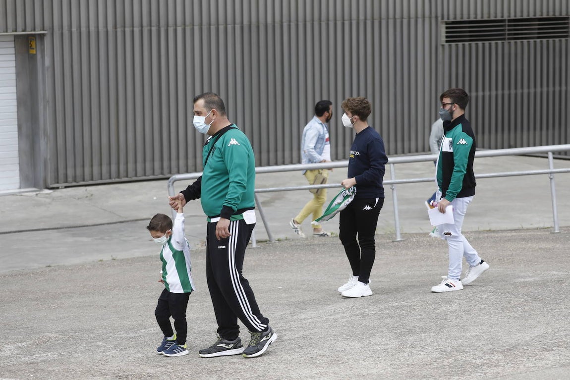 El ambiente en El Arcángel en el Córdoba CF - Cádiz B, en imágenes