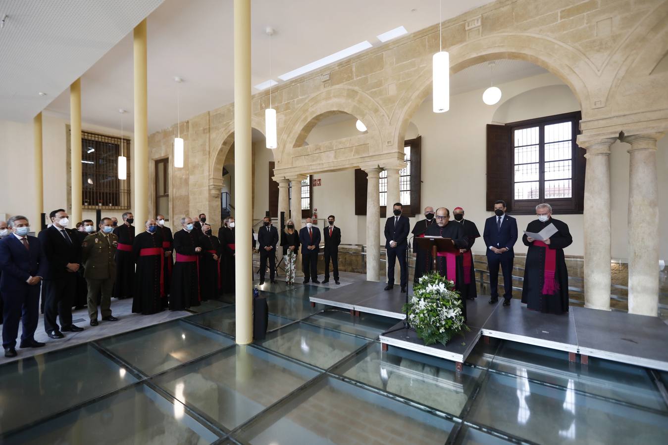 La visita del Nuncio del Papa y Juanma Moreno a las obras del Palacio Episcopal de Córdoba, en imágenes