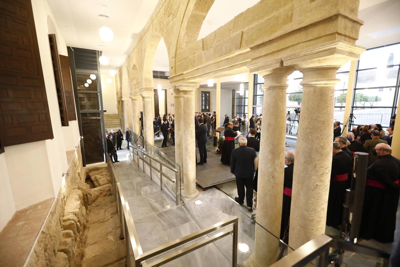 La visita del Nuncio del Papa y Juanma Moreno a las obras del Palacio Episcopal de Córdoba, en imágenes