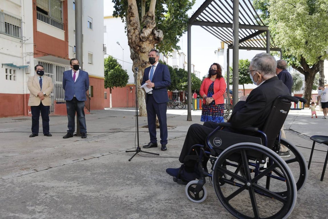 Los fotógrafos Serrano ya tienen calle en Sevilla
