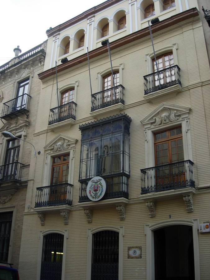 Medalla al Colegio de Agentes Comerciales de Sevilla en reconocimiento a su incansable y meritoria labor contribuyendo al desarrollo de la ciudad