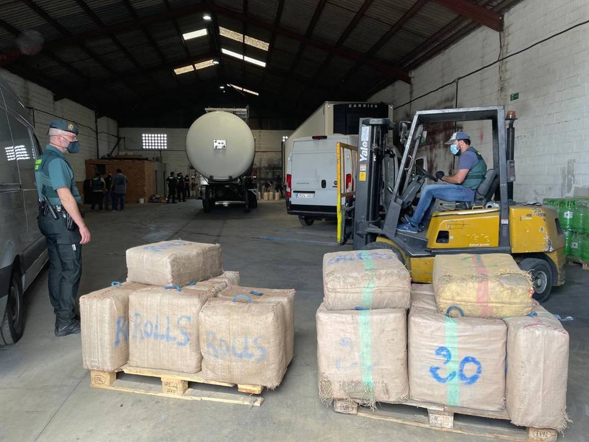 Las imágenes de la incautación récord de hachís en Alcalá de Guadaíra