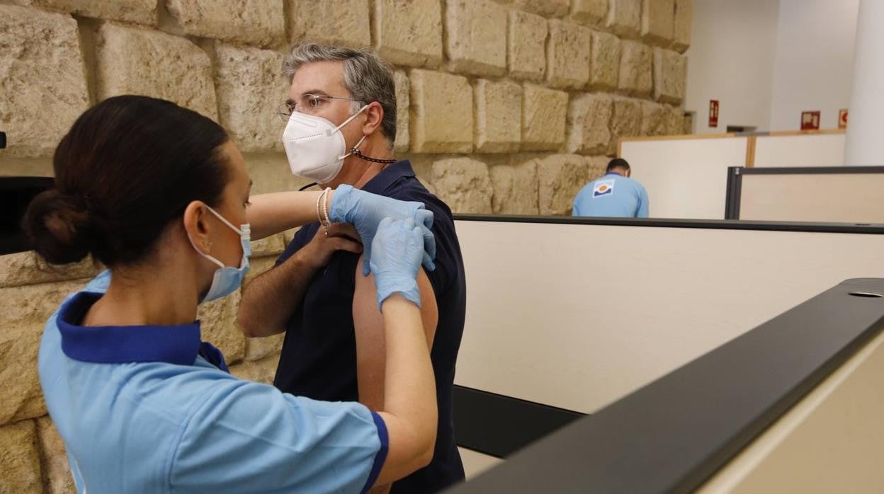 En imágenes, arranca la vacunación Covid en la sede del Ayuntamiento de Córdoba