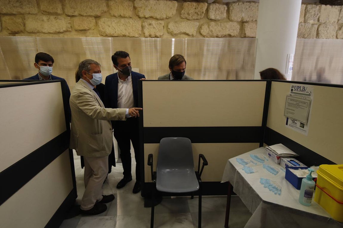 En imágenes, arranca la vacunación Covid en la sede del Ayuntamiento de Córdoba