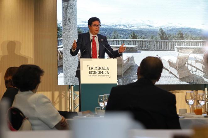 En imágenes, el presidente de Paradores, en la Mirada Económica de ABC Córdoba