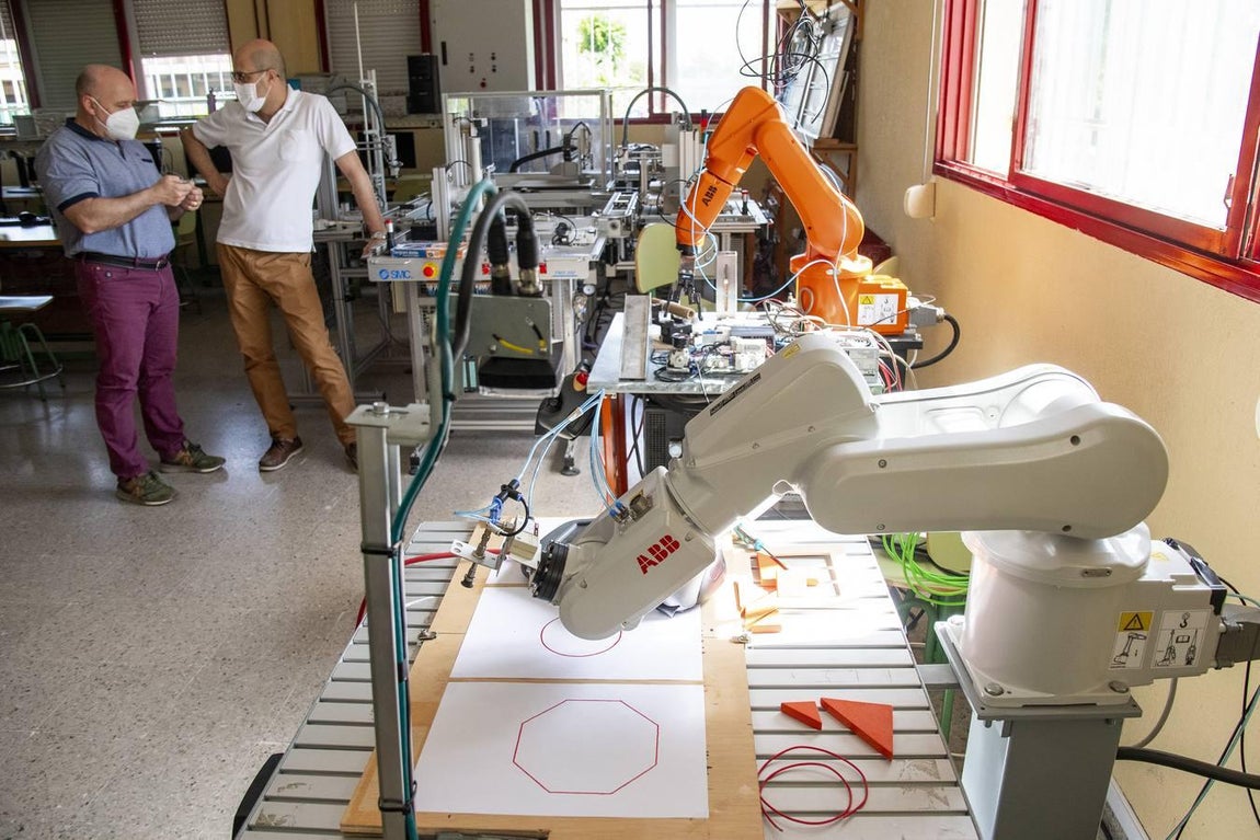 El centro de FP Antonio Brisquet de Camas: formación que compite de tú a tú con la universidad