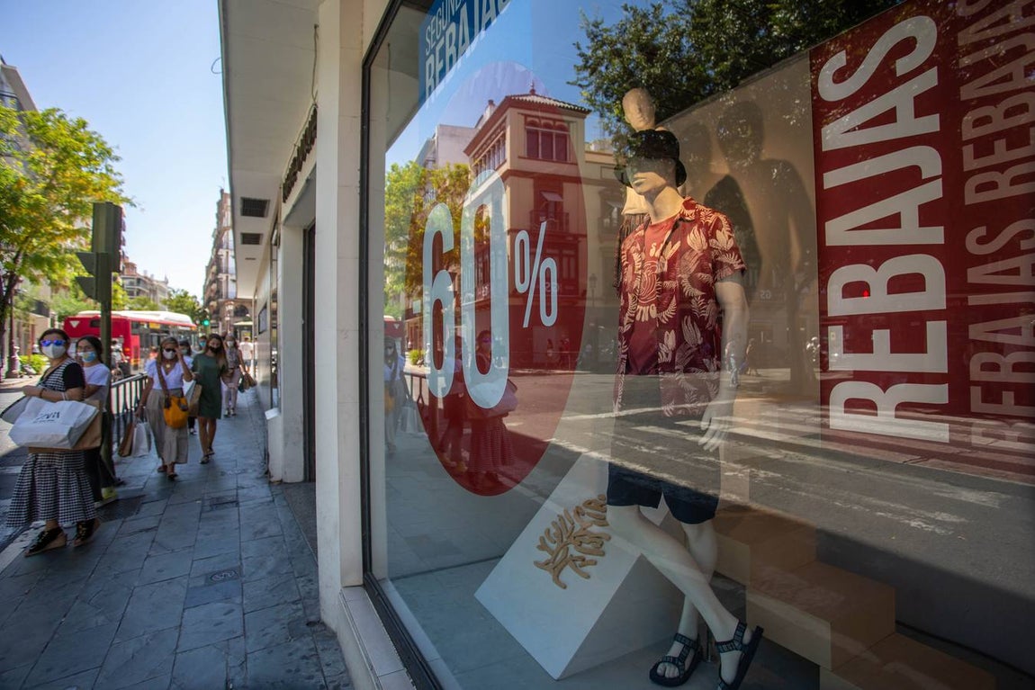 Primer día de rebajas en el centro de Sevilla