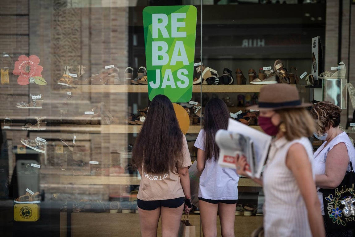 Primer día de rebajas en el centro de Sevilla