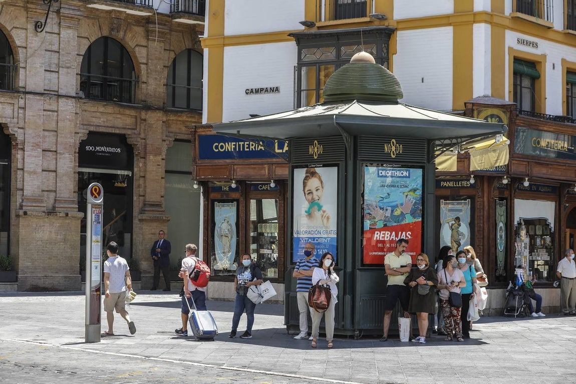 En imágenes, el Centro de Sevilla se queda sin toldos