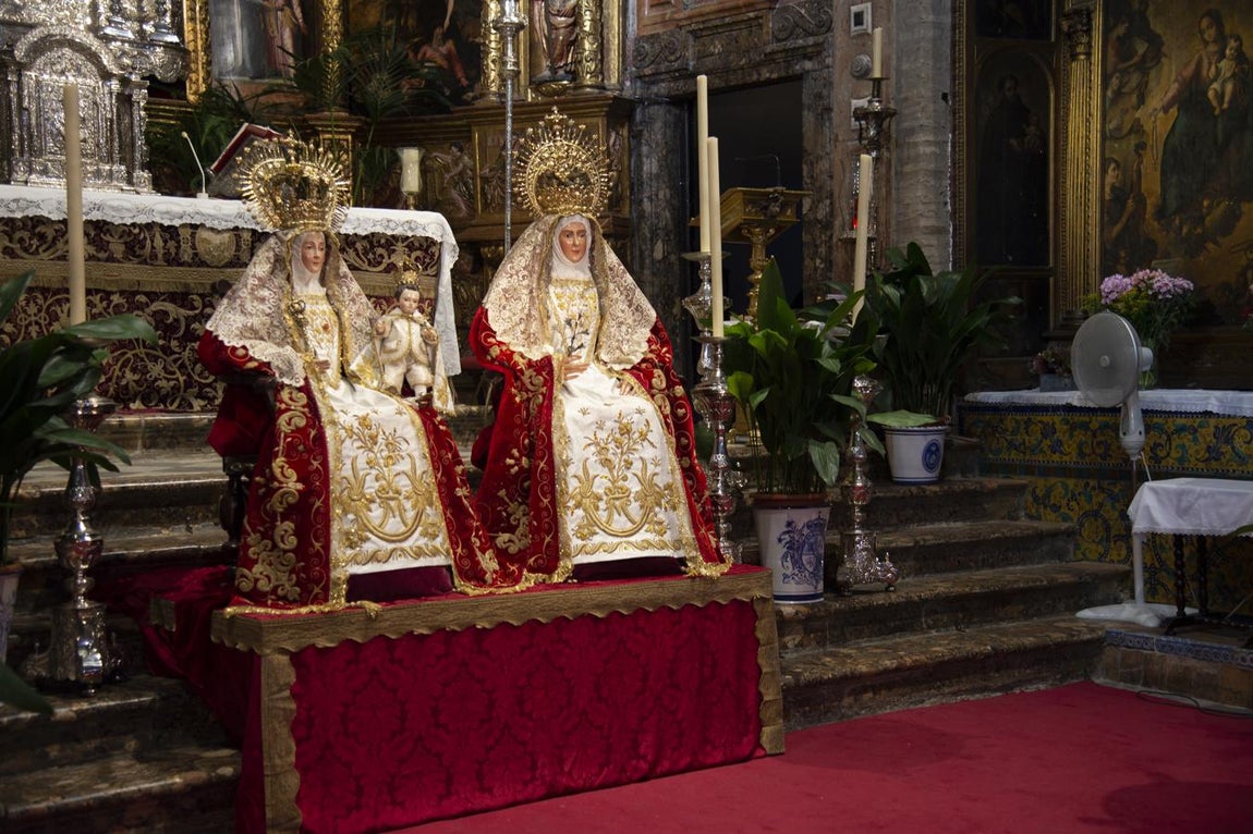 El altar de cultos de señora Santa Ana