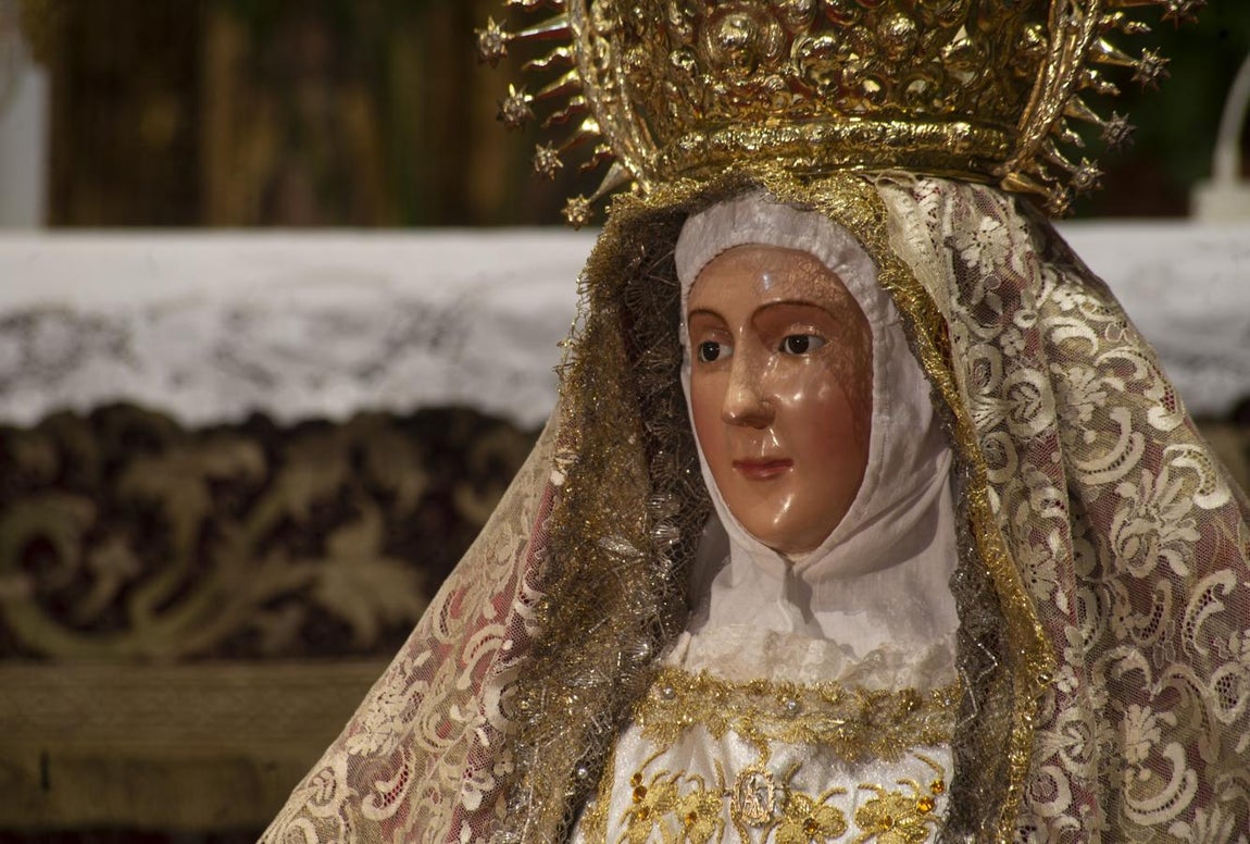 El altar de cultos de señora Santa Ana