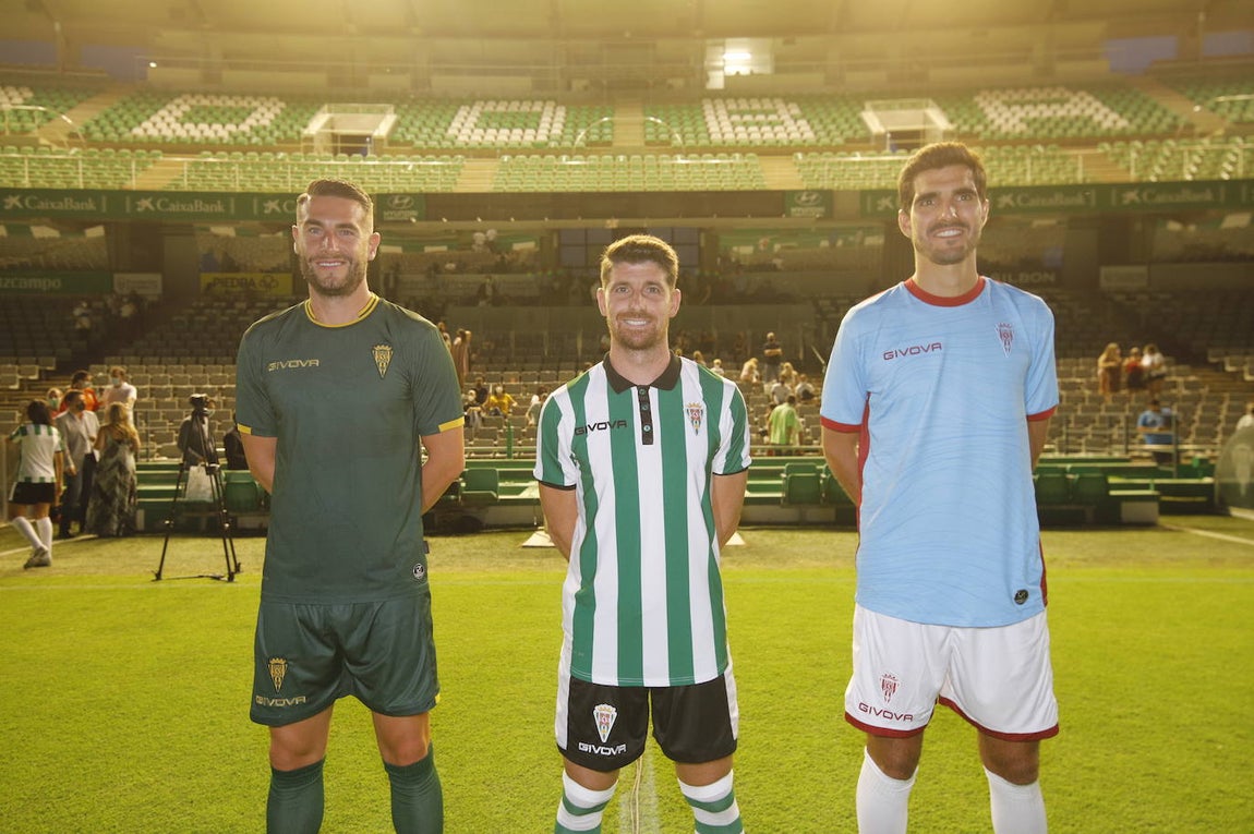 La presentación de las camisetas del Córdoba CF para la temporada 2021-2022, en imágenes
