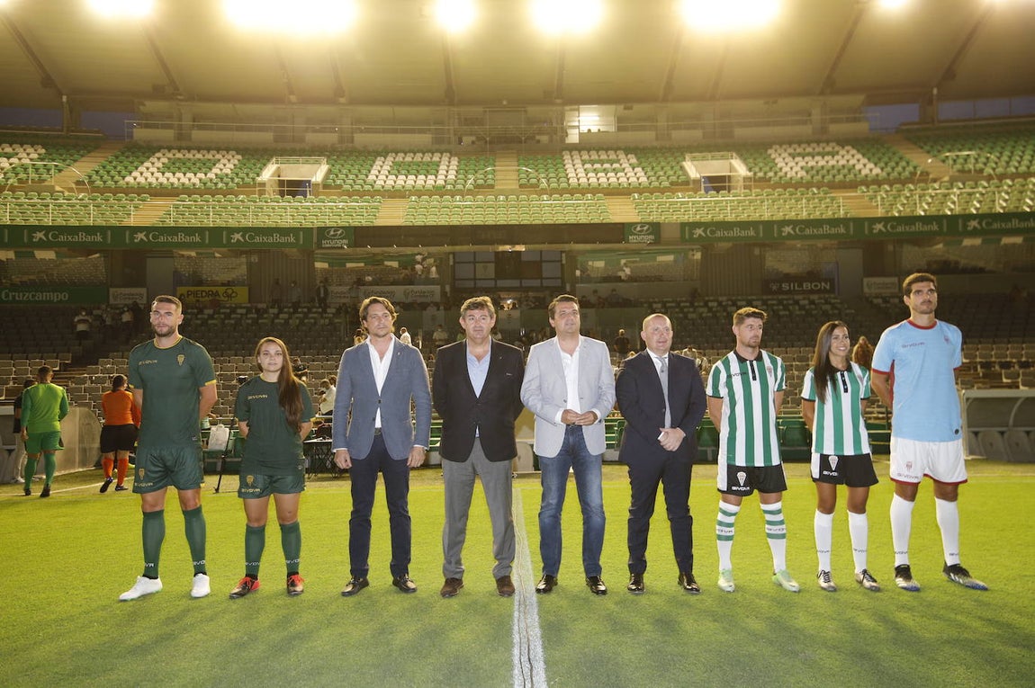 La presentación de las camisetas del Córdoba CF para la temporada 2021-2022, en imágenes
