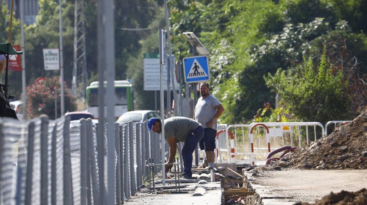 Las obras del aparcamiento del Hospital Reina Sofía de Córdoba, en imágenes