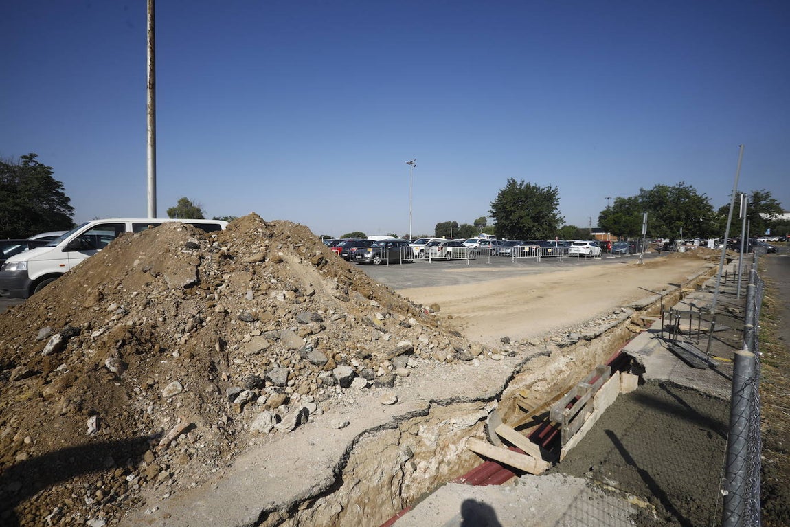 Las obras del aparcamiento del Hospital Reina Sofía de Córdoba, en imágenes