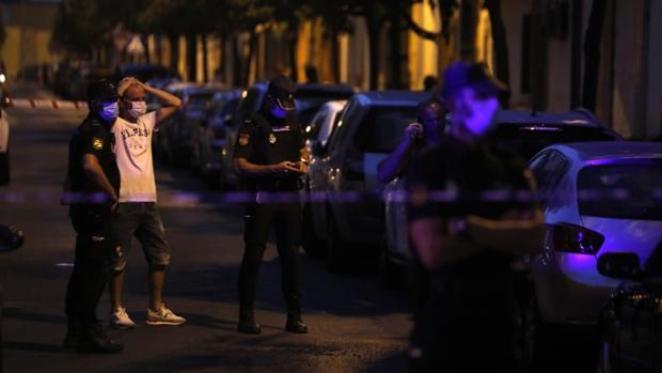 El barrio sevillano de El Cerro, conmocionado por la muerte violenta de un matrimonio vecino