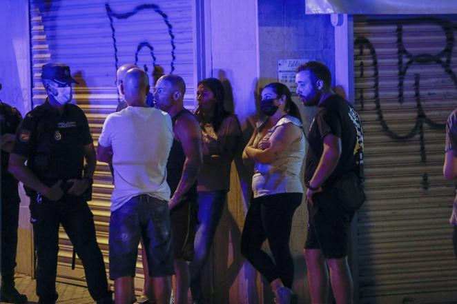 El barrio sevillano de El Cerro, conmocionado por la muerte violenta de un matrimonio vecino