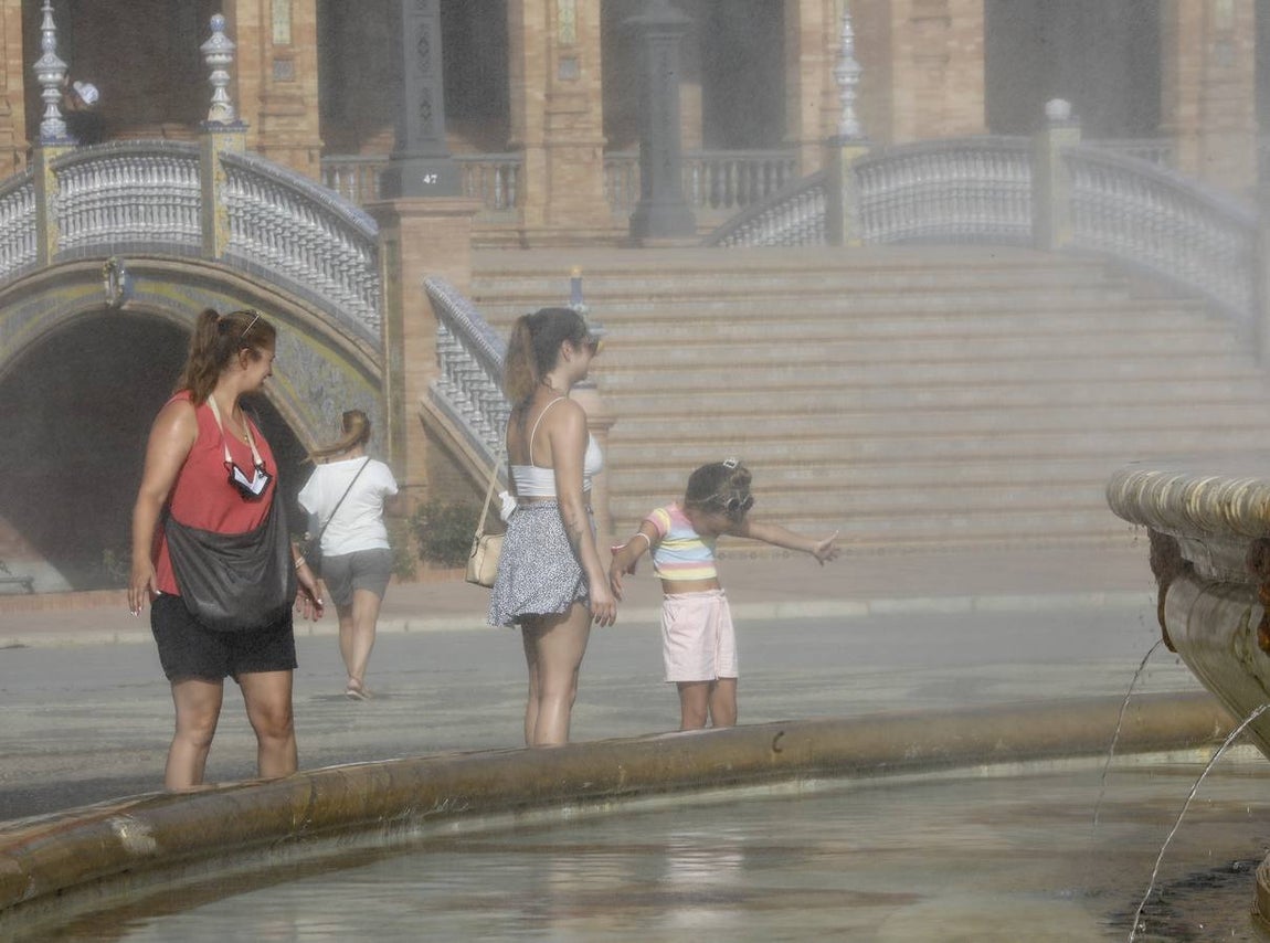La ola de calor comienza a notarse por las calles de Sevilla