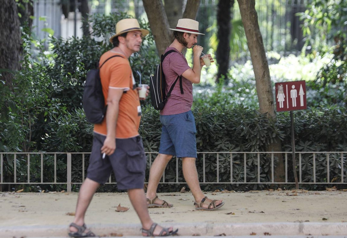 La ola de calor comienza a notarse por las calles de Sevilla