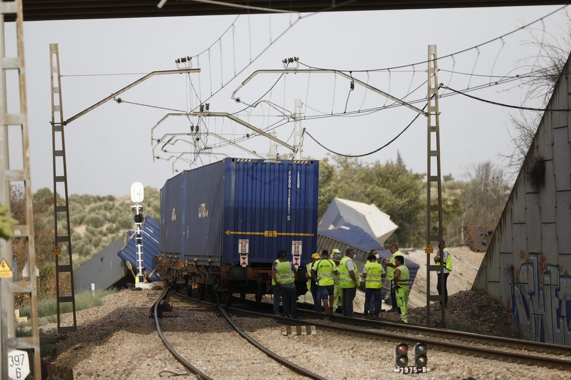 El descarrilamiento del tren en Montoro, en imágenes