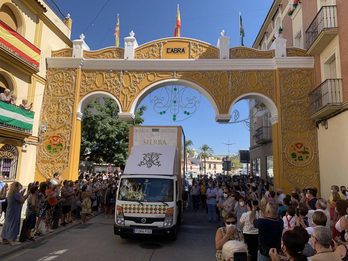 La &#039;Bajá&#039; de la Virgen de la Sierra en Cabra, en imágenes