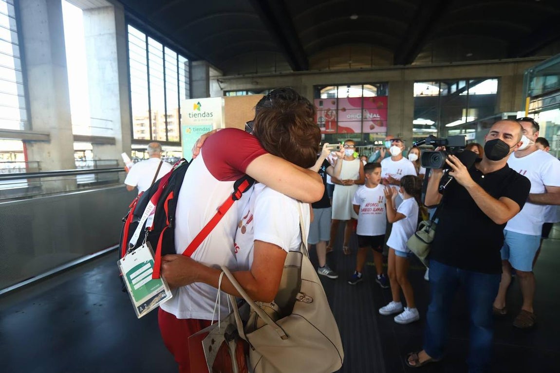 El recibimiento al ciclista Alfonso Cabello en Córdoba, en imágenes