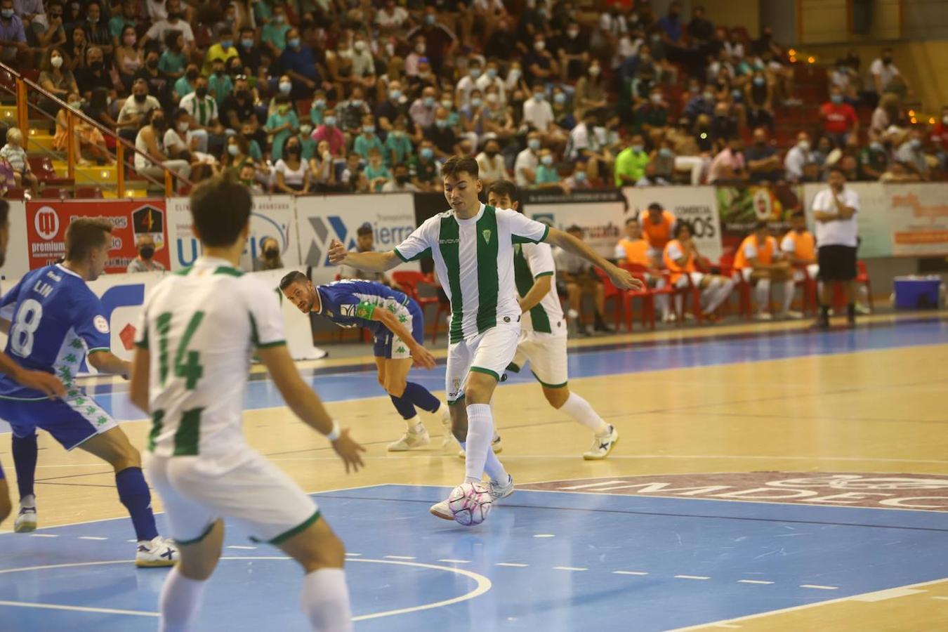 El Córdoba Patrimonio empata (6-6) ante el Betis en el partido de presentación en Vista Alegre
