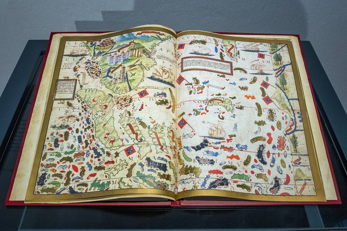 En imágenes, la exposición &#039;Plantas y flores curativas en los códices iluminados (siglos X - XVI)&#039; en el Alcázar de Sevilla