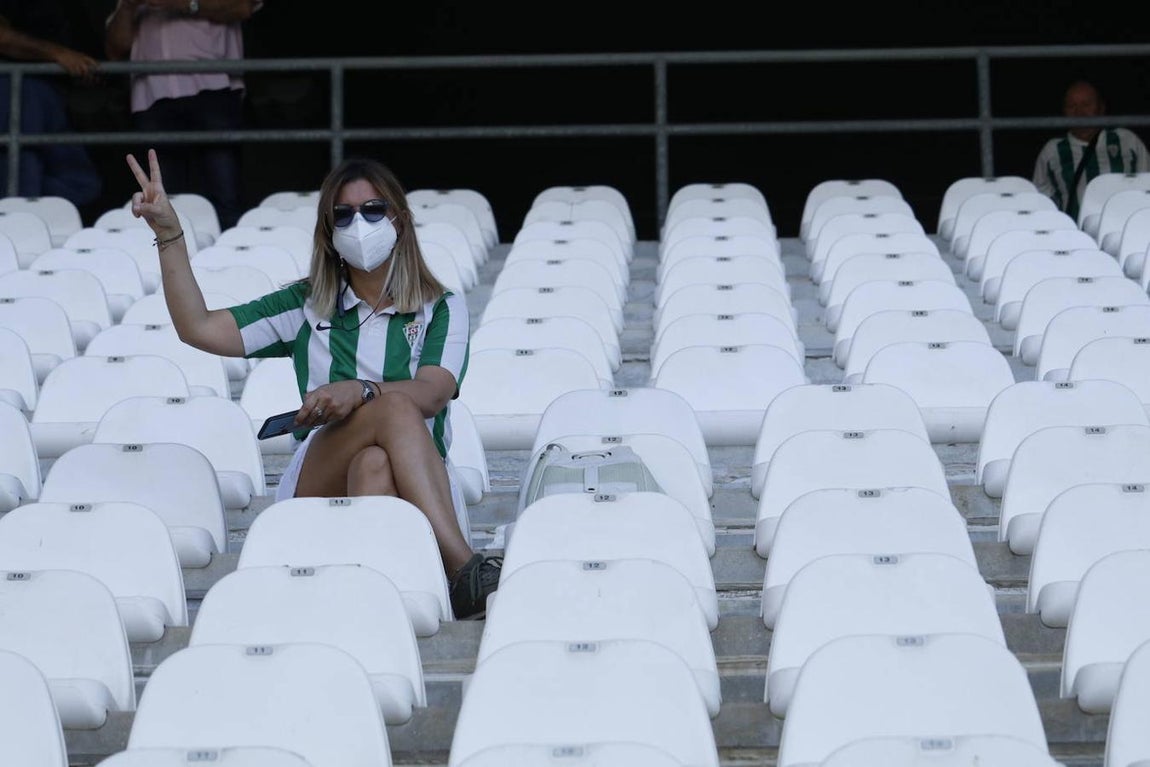 El ambiente en las gradas del Córdoba-San Fernando, en imágenes